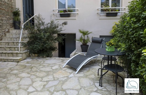 Anatole France Danton Apartment | Gîtes Havrais - Gîte Tellier - Old Center - Apartment with garden