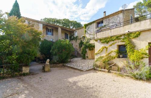 Tresques House | Gîtes in Mas Uzes zwembad en grote tuin