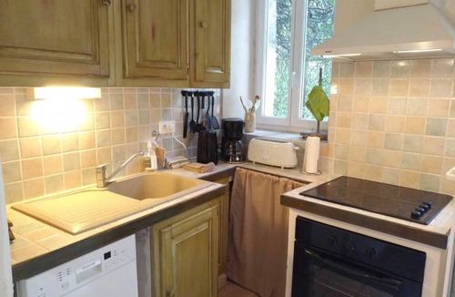 Saint-Jean-de-Valeriscle Apartment | Gîtes "Les terrasses" + room "La source" - 2 night stay