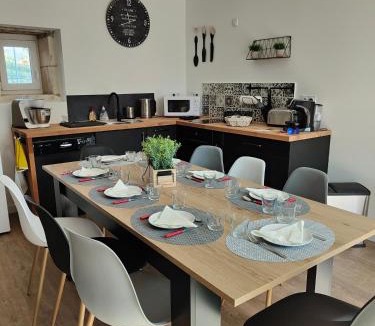 Noyant-de-Touraine House | Gîtes Les Piraudières