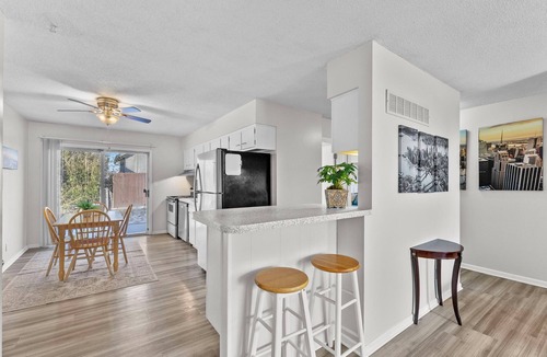 West Plaza House | G Fiber, Full Kitchens, King beds, Washer/Dryer, Patio BBQ, Garage Parking