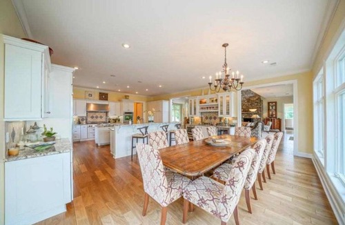 Quitman House | G & P Properties boasts a spacious 5-bedroom house in peaceful Greers Ferry
