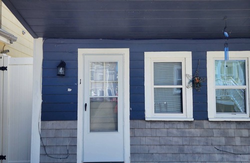 Hampton Apartment | G St Inn Unit 1nCozy Studio with WiFi and AC in Superb Hampton