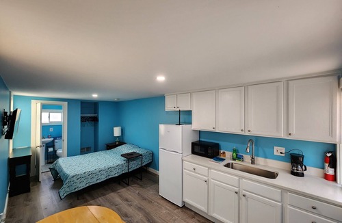 Hampton Apartment | G St Inn Unit 1nCozy Studio with WiFi and AC in Superb Hampton
