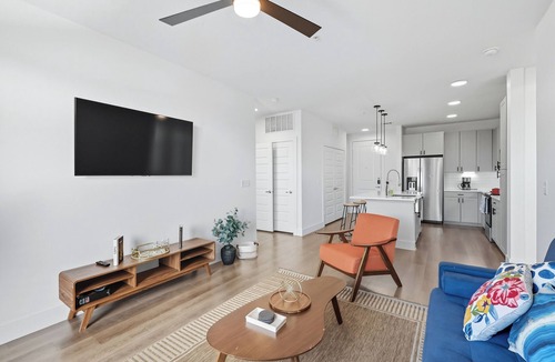 Fort Worth Condo | G001 Spacious 2B Condo w/Pool&Gym by Traveller's Comfort in Downtown Fort Worth