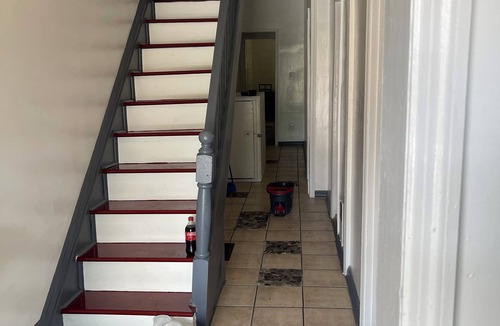 East Parkside House | G1 Near philadelphia zoo,Fairmount Park quiet one room,share 3 bathrooms,kitchen