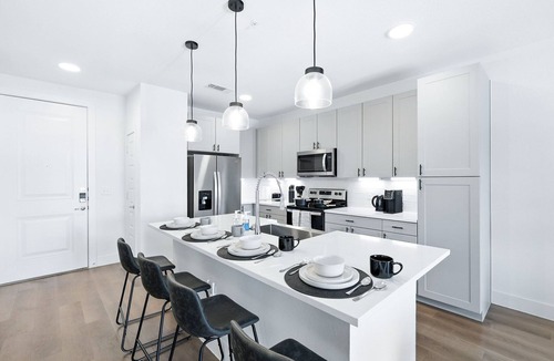 Fort Worth Condo | G101 Beautiful & Stylish !bd Condo W/Pool & Gym by Traveller's Comfort