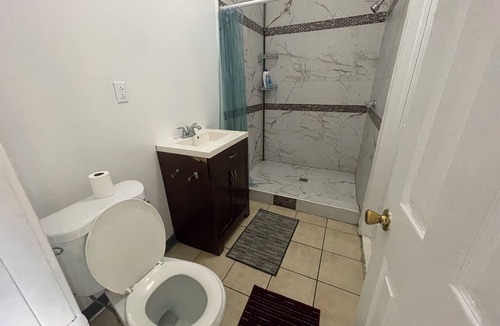 East Parkside House | G2, Philadelphia Zoo.Fairmount Park,Quiet one room, share 3bathroom and kitchen