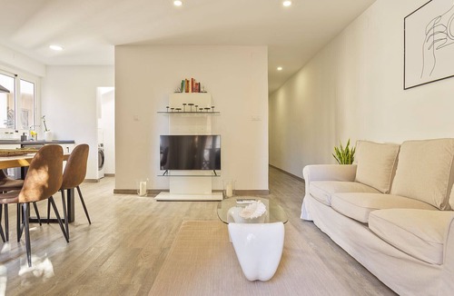 Les Corts Apartment | G22