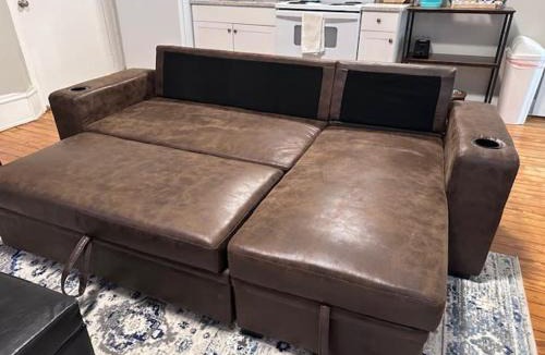Fan District Apartment | G4 KING BED central location museums FREE PARKING
