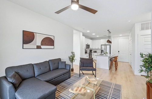 Fort Worth Condo | G412 Bright 2B Condo w/Pool & Gym by Traveller's Comfort in Downtown Fort Worth
