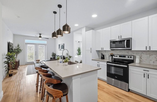 Fort Worth Condo | G412 Bright 2B Condo w/Pool & Gym by Traveller's Comfort in Downtown Fort Worth