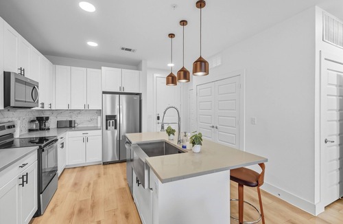 Fort Worth Condo | G412 Bright 2B Condo w/Pool & Gym by Traveller's Comfort in Downtown Fort Worth