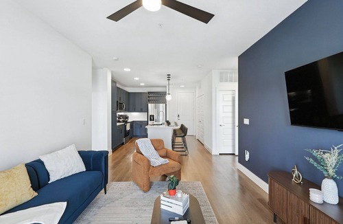 Fort Worth Condo | G43 Upscale 2B Condo Pool & Gym by Traveller's Comfort in Downtown Fort Worth