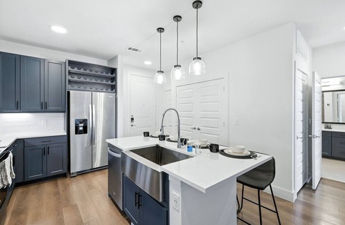 Fort Worth Condo | G43 Upscale 2B Condo Pool & Gym by Traveller's Comfort in Downtown Fort Worth