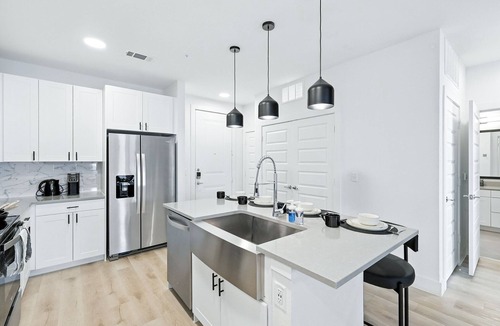 Fort Worth Condo | G94 Lux 2B Condo W/Pool & Gym by Traveller's Comfort in Downtown Fort Worth