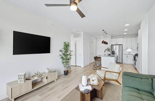 Fort Worth Condo | G99 Cozy 2B Condo w/Gym & Pool by Traveller's Comfort in Downtown Fort Worth