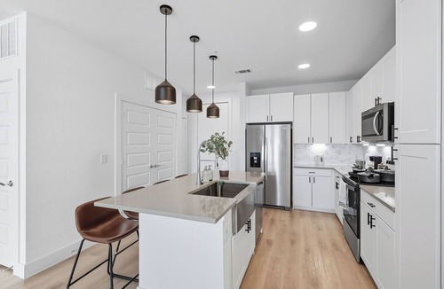 Fort Worth Condo | G99 Cozy 2B Condo w/Gym & Pool by Traveller's Comfort in Downtown Fort Worth