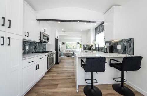 Van Nuys Villa | Gated Private Home next to Universal Studios