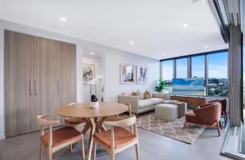 East Brisbane Apartment | Gabba Oasis - Luxury 3BR Apt & Pool