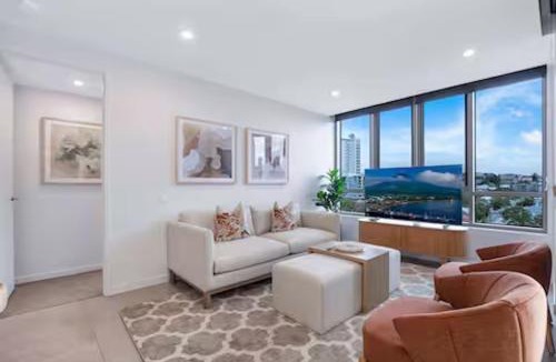 East Brisbane Apartment | Gabba Oasis - Luxury 3BR Apt & Pool