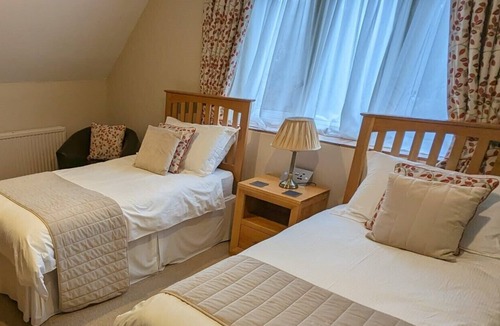 Ablington Cottage | Gable Cottage 2 BED 1 BATH