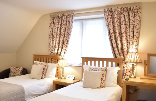 Ablington Cottage | Gable Cottage 2 BED 1 BATH