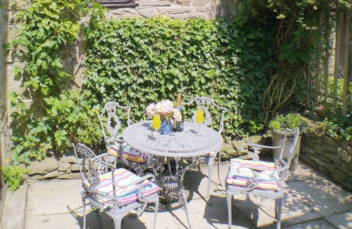 Leek Cottage | Gable Cottage - E3386