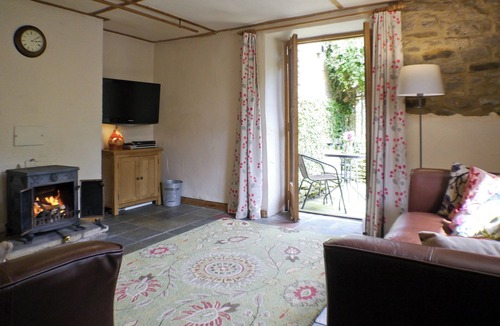 Leek Cottage | Gable Cottage - E3386