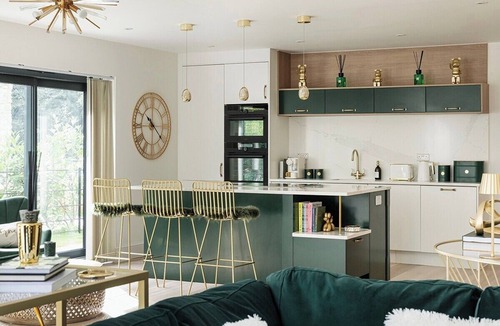 Holcombe House | Gable View