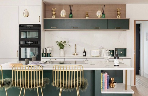 Holcombe House | Gable View