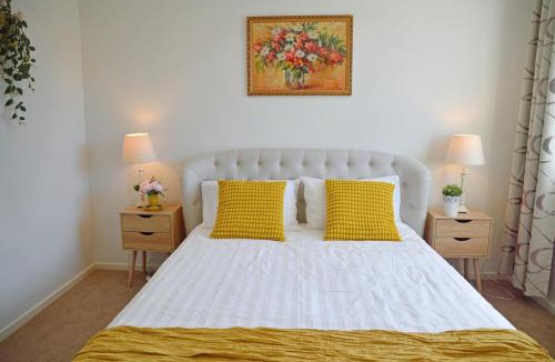 Maraylya Villa | Gables Box hill Maraylya Two-Level House