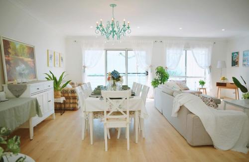 Maraylya Villa | Gables Box hill Maraylya Two-Level House