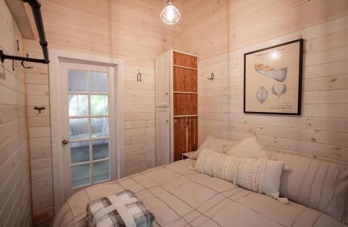 Belgrade House | Gables End Escape Lakefront Dock Kayaks