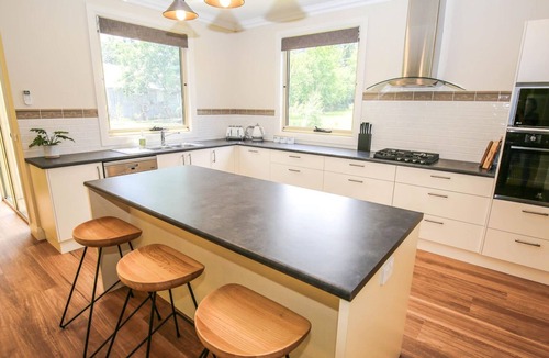 Wandiligong House | GABLES: Wandiligong township