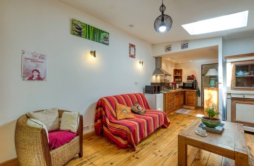 Poussan Apartment | Gaia with garden and air conditioning