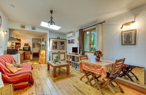 Poussan Apartment | Gaia with garden and air conditioning