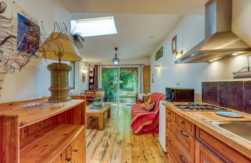 Poussan Apartment | Gaia with garden and air conditioning