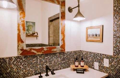 Wimberley Hotel | Gaines Ranch on the Square Cutters Quarters