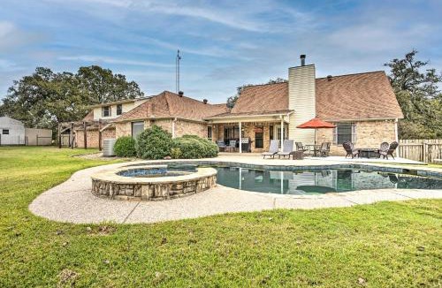 Gainesville House | Gainesville Home w/Outdoor Oasis, 16 Mi to Lake