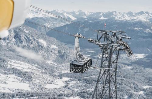 Falera Hostel | GALAAXY Mountain Hostel-Nur mit der Gondelbahn Erreichbar