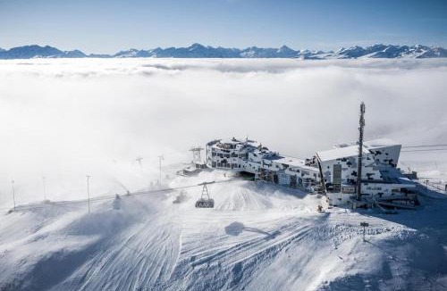 Falera Hostel | GALAAXY Mountain Hostel-Nur mit der Gondelbahn Erreichbar