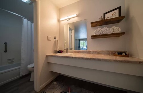 Eureka Springs Historic District Hotel | Galaxy Room, #9 at Glory Dayz!