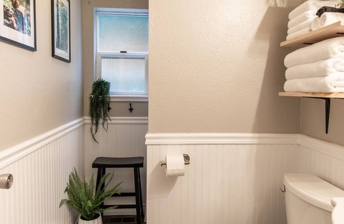 Geneva House | Galbraith Getaway: Lush & Cozy + Backyard trail access