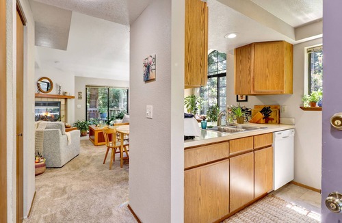 Geneva Apartment | Galbraith Mountain Forest Escape