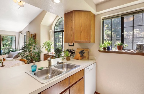 Geneva Apartment | Galbraith Mountain Forest Escape