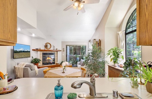 Geneva Apartment | Galbraith Mountain Forest Escape