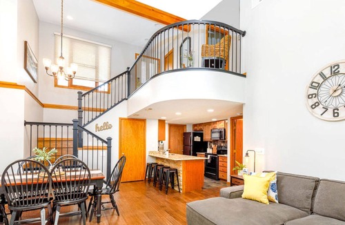 The Galena Territory House | Galena Retreat | 3 Ensuite BR | Hot Tub, Fire Pit, Dog Friendly | Amenity Access