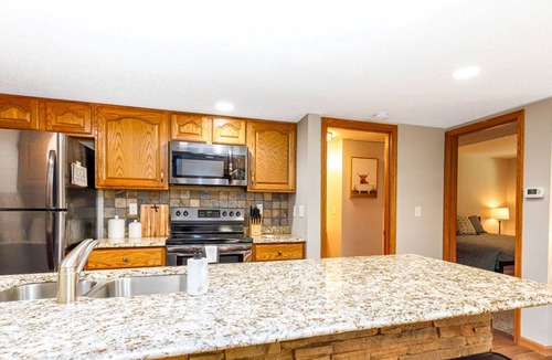 The Galena Territory House | Galena Retreat | 3 Ensuite BR | Hot Tub, Fire Pit, Dog Friendly | Amenity Access