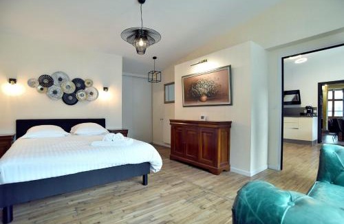 Dinan Apartment | Galerie - Ancienne galerie de peinture sur le port